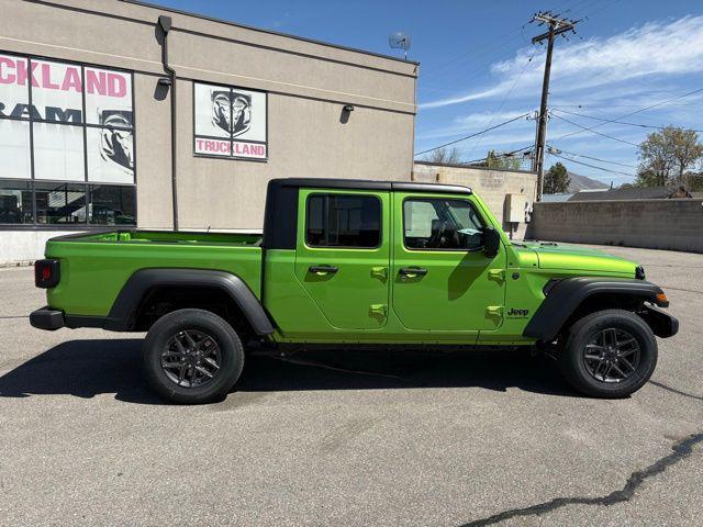 new 2025 Jeep Gladiator car, priced at $41,032