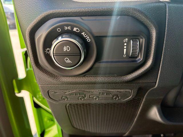 new 2025 Jeep Gladiator car, priced at $39,982