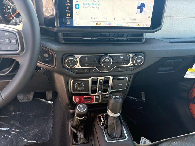new 2025 Jeep Wrangler car, priced at $42,076