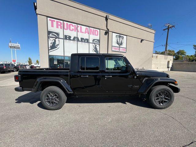 new 2024 Jeep Gladiator car, priced at $38,075