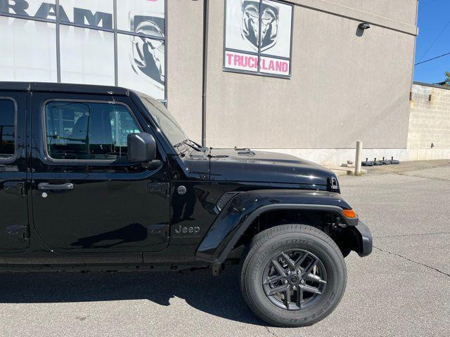 new 2024 Jeep Gladiator car, priced at $38,075