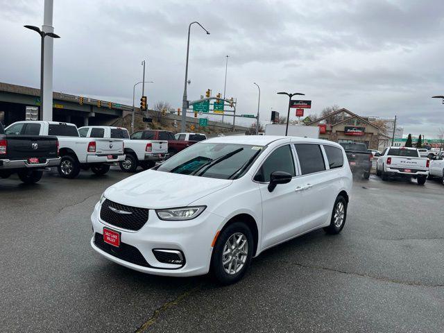 new 2025 Chrysler Pacifica car, priced at $37,624