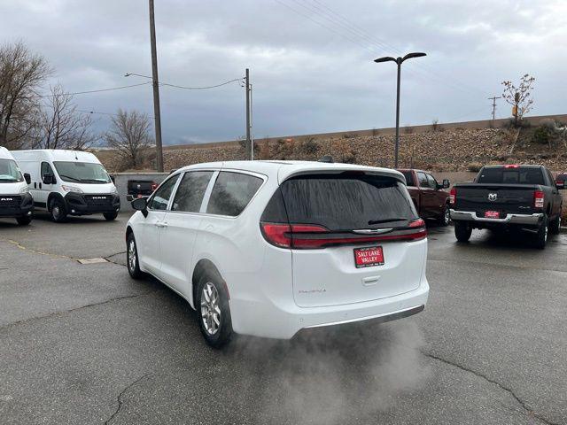 new 2025 Chrysler Pacifica car, priced at $37,624