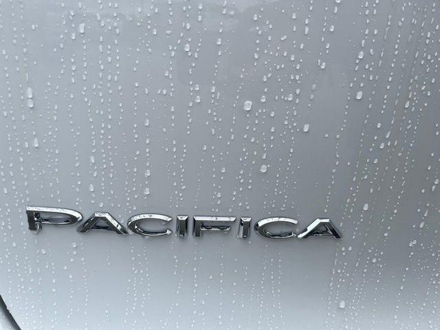 new 2025 Chrysler Pacifica car, priced at $37,624