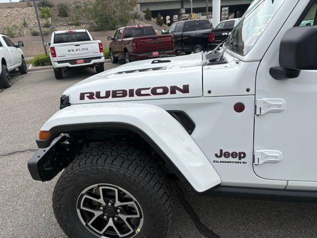 new 2025 Jeep Gladiator car, priced at $51,404