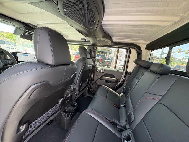 new 2025 Jeep Gladiator car, priced at $47,683