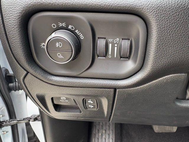 new 2025 Ram 1500 car, priced at $52,585