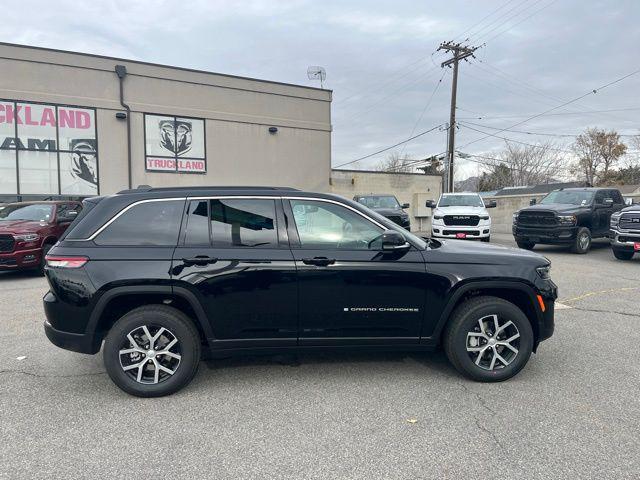 new 2025 Jeep Grand Cherokee car, priced at $42,741