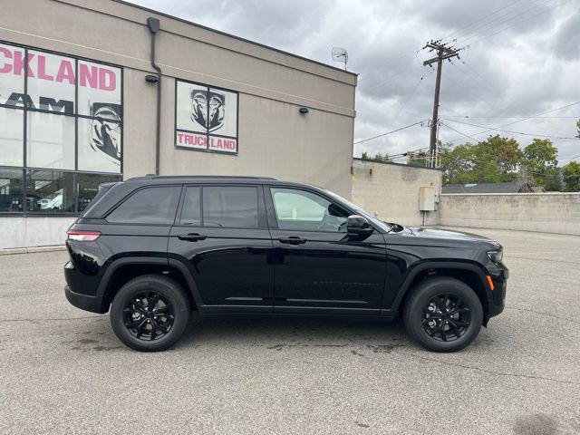 new 2025 Jeep Grand Cherokee car, priced at $38,917