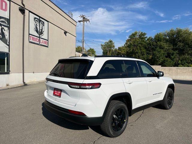 new 2025 Jeep Grand Cherokee car, priced at $38,399