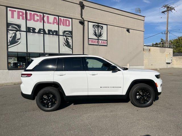 new 2025 Jeep Grand Cherokee car, priced at $38,399