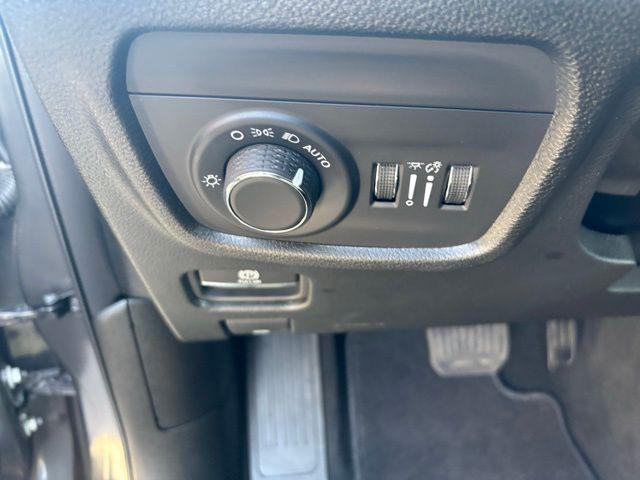 used 2025 Jeep Grand Cherokee car, priced at $37,995