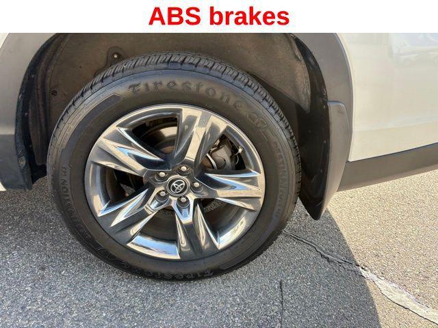 used 2019 Toyota Highlander Hybrid car, priced at $32,897