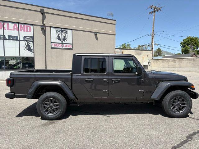 new 2025 Jeep Gladiator car, priced at $42,922