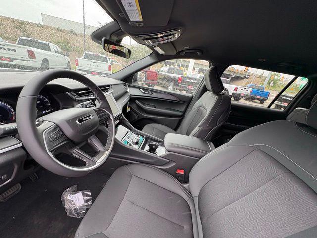 new 2025 Jeep Grand Cherokee L car, priced at $39,111