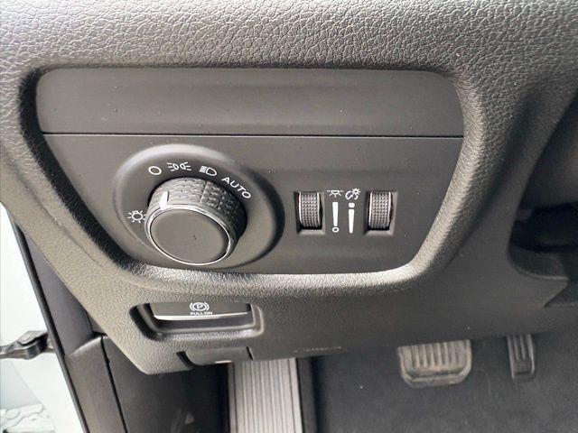 new 2025 Jeep Grand Cherokee L car, priced at $39,111