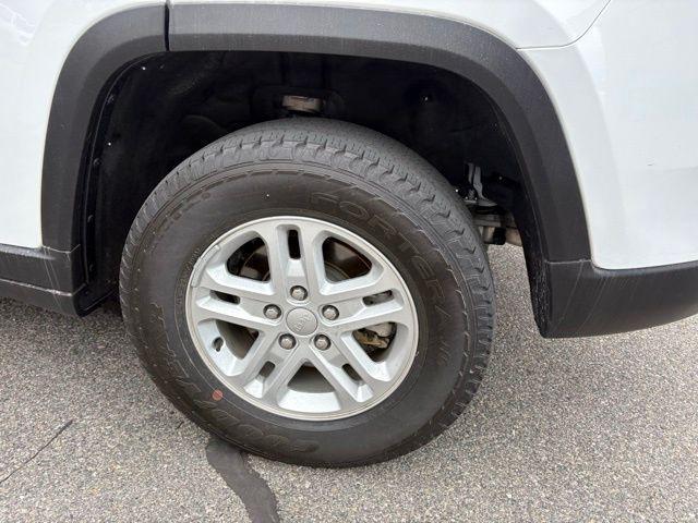 used 2023 Jeep Grand Cherokee car, priced at $28,988