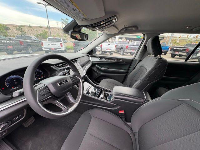 used 2023 Jeep Grand Cherokee car, priced at $28,988