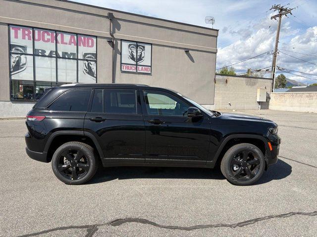 new 2025 Jeep Grand Cherokee car, priced at $43,732