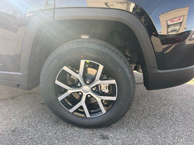 new 2025 Jeep Grand Cherokee car, priced at $40,553