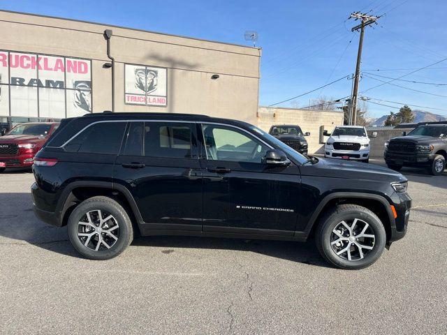 new 2025 Jeep Grand Cherokee car, priced at $40,553