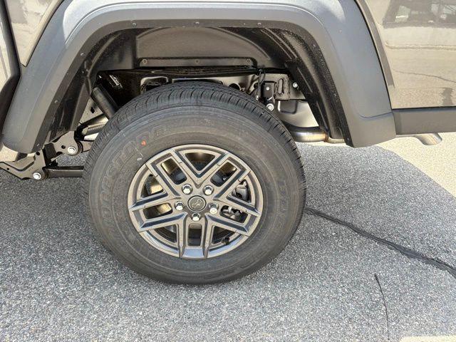 new 2025 Jeep Gladiator car, priced at $38,956
