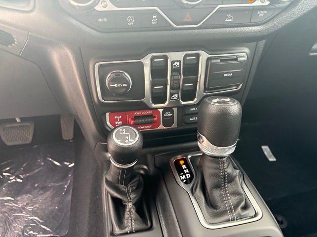 new 2025 Jeep Wrangler car, priced at $43,551