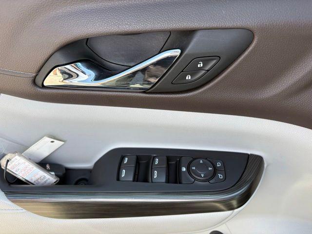 used 2023 GMC Acadia car, priced at $28,389