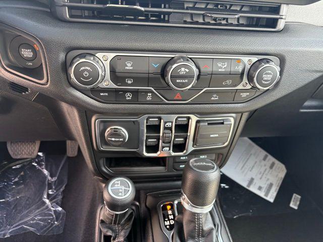 new 2025 Jeep Gladiator car, priced at $36,937