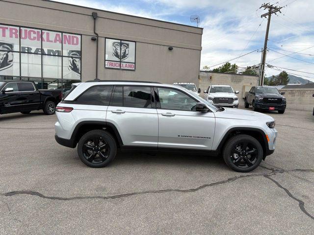 new 2025 Jeep Grand Cherokee car, priced at $46,637