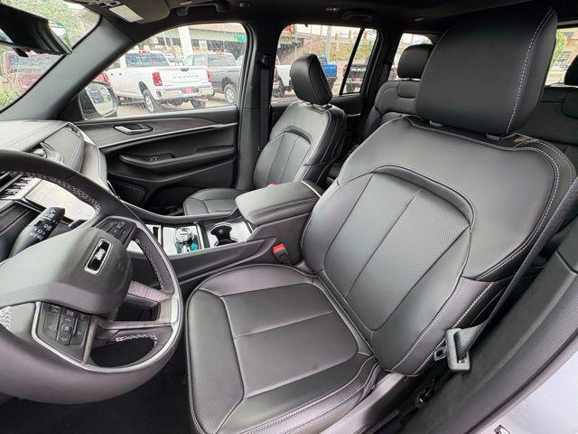new 2025 Jeep Grand Cherokee car, priced at $46,637