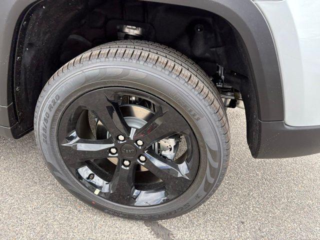 new 2025 Jeep Grand Cherokee car, priced at $46,637