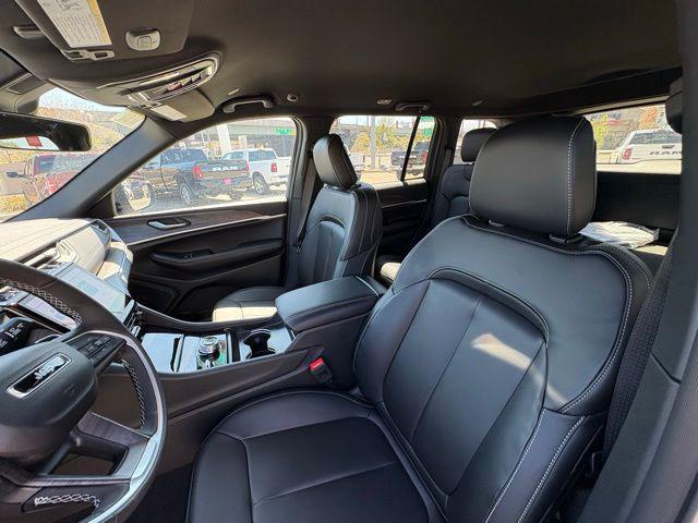 new 2025 Jeep Grand Cherokee car, priced at $40,512