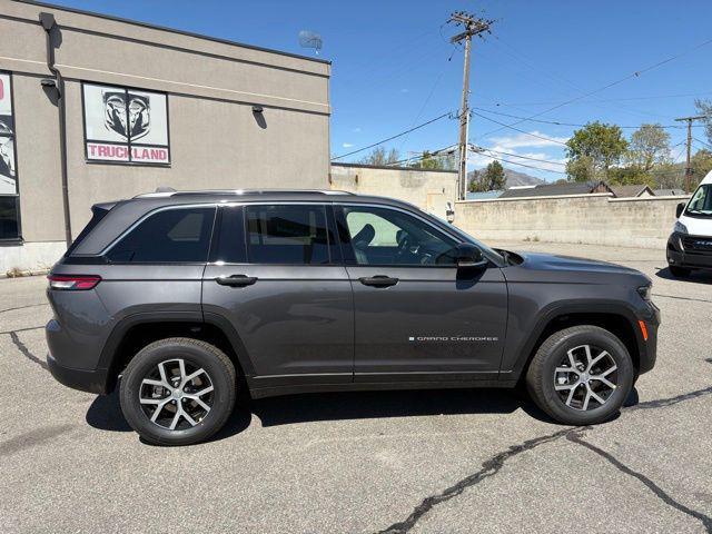 new 2025 Jeep Grand Cherokee car, priced at $40,752
