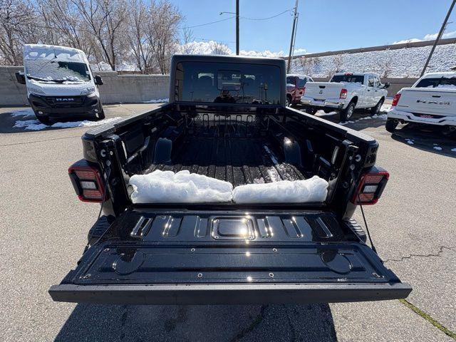 new 2025 Jeep Gladiator car, priced at $47,588
