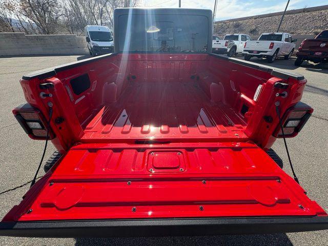 new 2025 Jeep Gladiator car, priced at $47,683