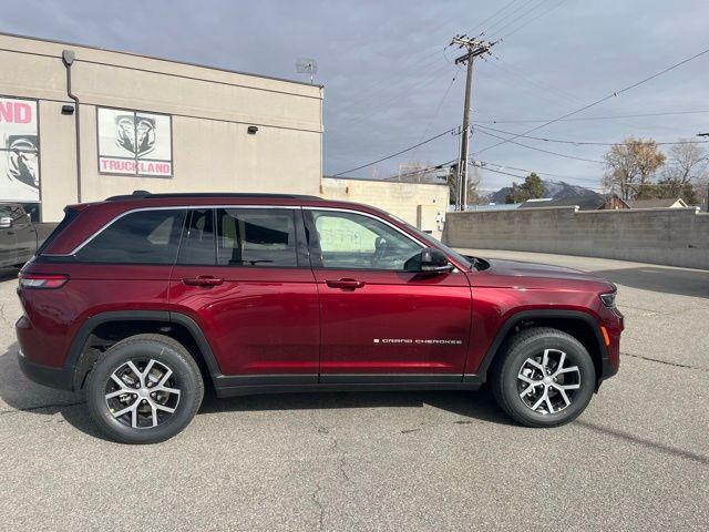 new 2025 Jeep Grand Cherokee car, priced at $40,053