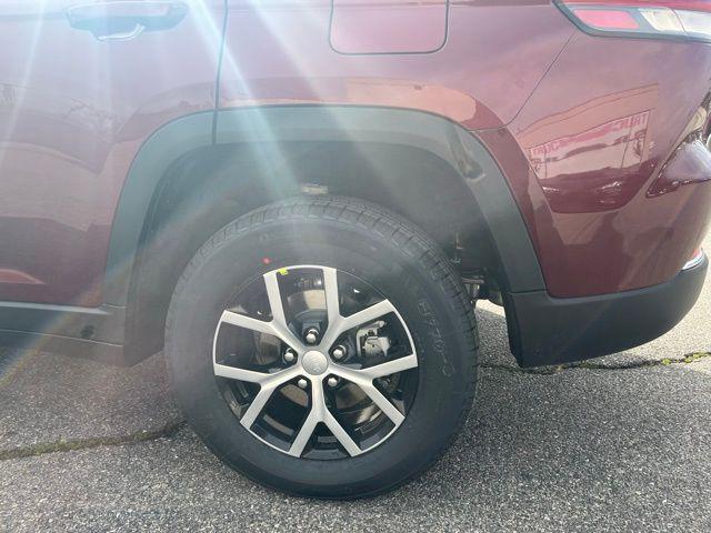 new 2025 Jeep Grand Cherokee car, priced at $40,553