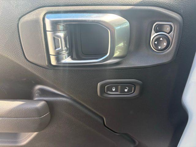 new 2025 Jeep Gladiator car, priced at $40,946