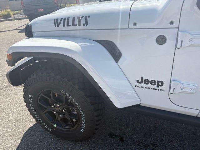 new 2025 Jeep Gladiator car, priced at $40,946