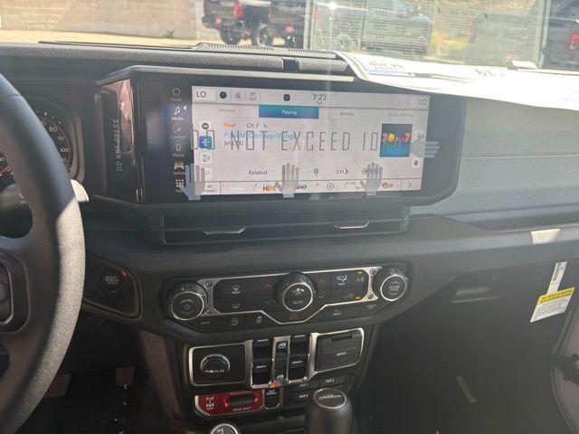 new 2025 Jeep Gladiator car, priced at $40,946