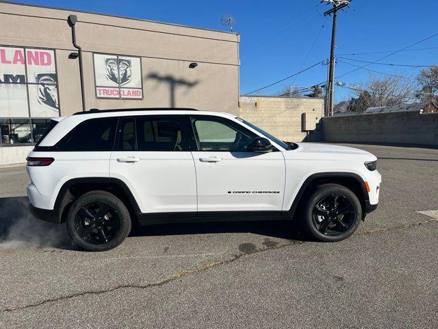 new 2025 Jeep Grand Cherokee car, priced at $44,594