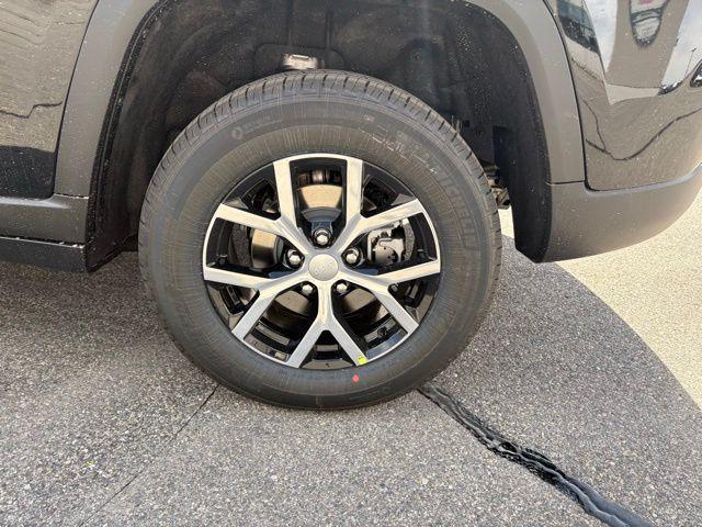 new 2025 Jeep Grand Cherokee car, priced at $41,002