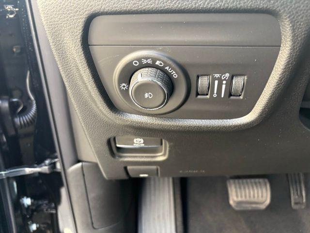 new 2025 Jeep Grand Cherokee car, priced at $40,752