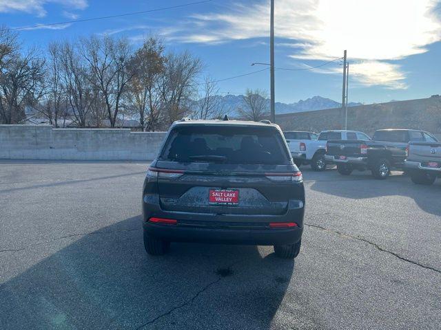 new 2025 Jeep Grand Cherokee car, priced at $38,917