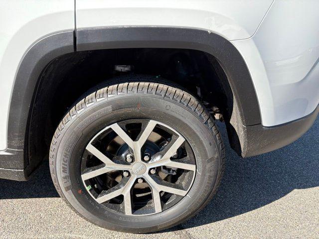 new 2025 Jeep Grand Cherokee car, priced at $43,407