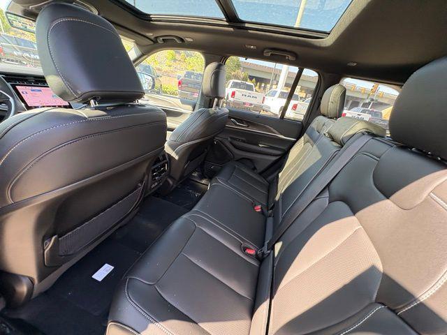 new 2025 Jeep Grand Cherokee car, priced at $43,407