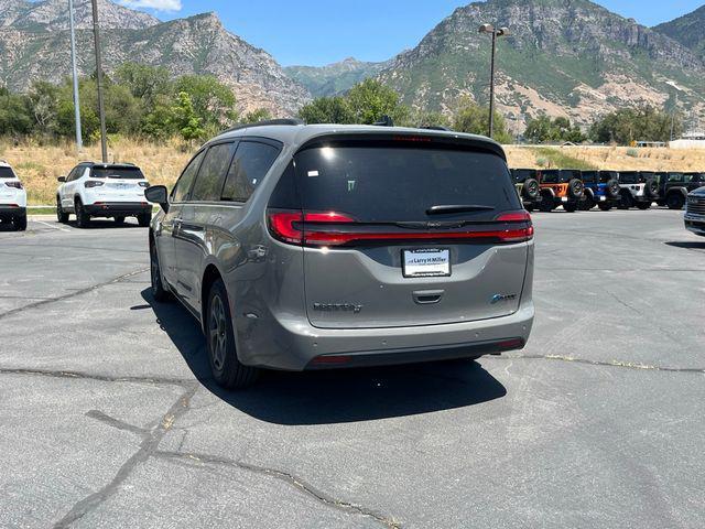 new 2025 Chrysler Pacifica Hybrid car, priced at $43,603