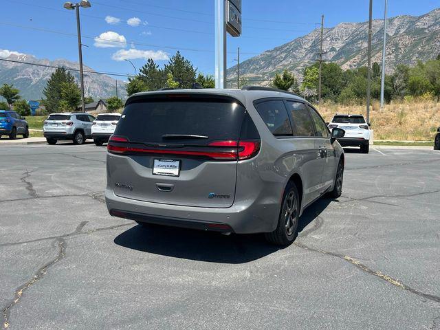 new 2025 Chrysler Pacifica Hybrid car, priced at $43,603
