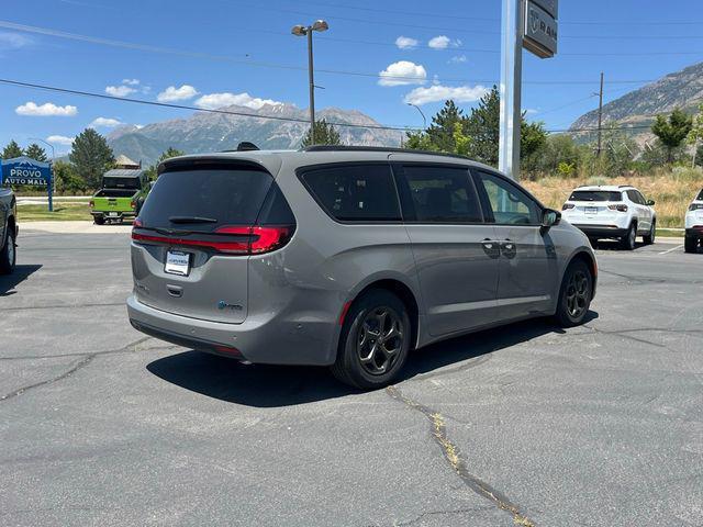 new 2025 Chrysler Pacifica Hybrid car, priced at $43,603